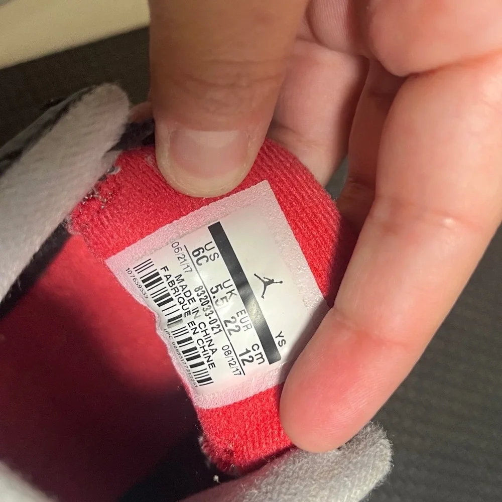 Jordan 3 Retro BT 832033 021 Black/Fire Red-Cement‎ Gray Size 6C